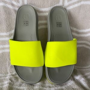 Lululemon mens citron & grey slides